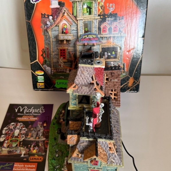 Lemax Multicolor Spooky Schoolhouse Decor